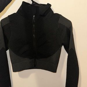 Black long cropped shirt